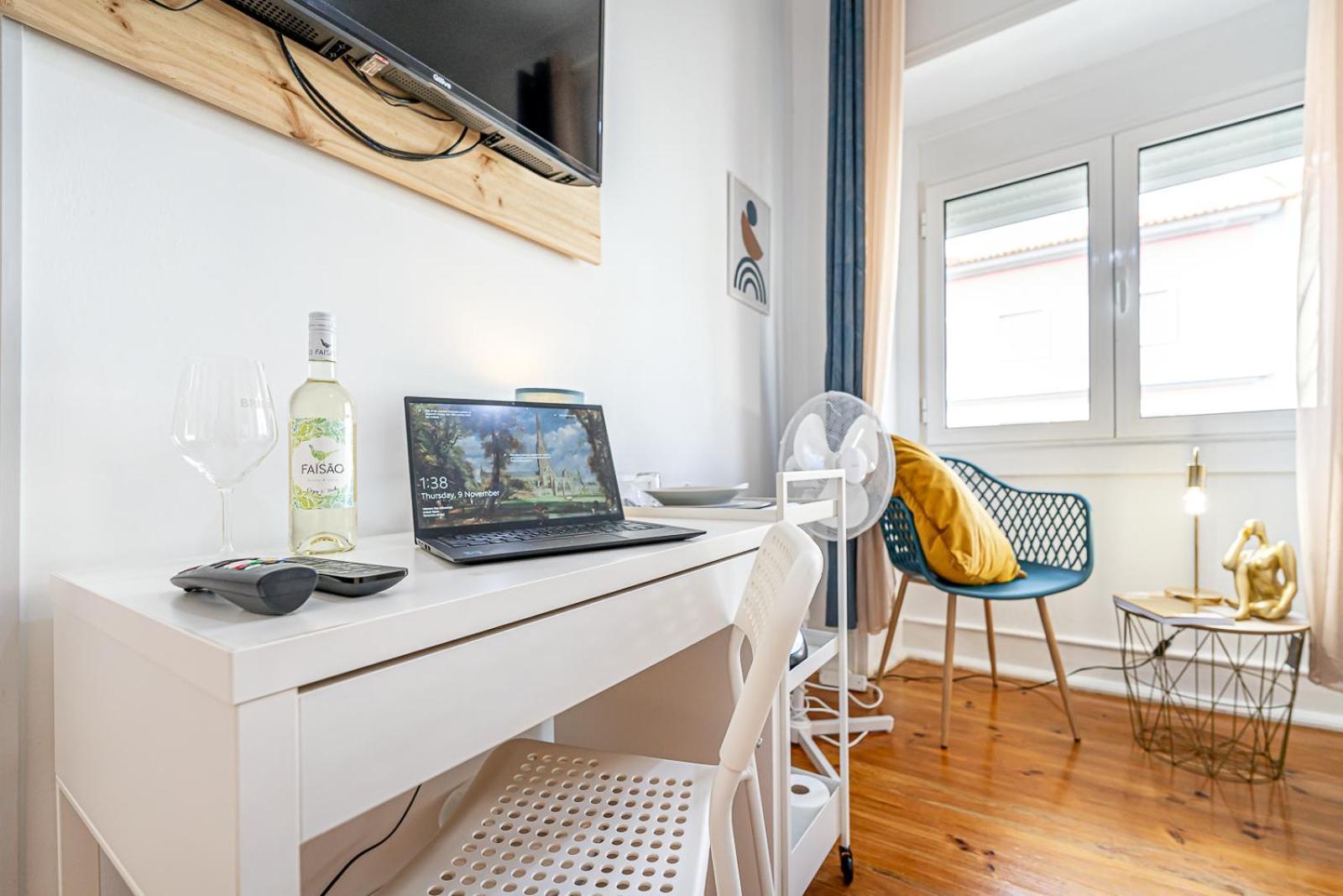 April Square By Lisbon With Sintra Hotel Amadora Luaran gambar
